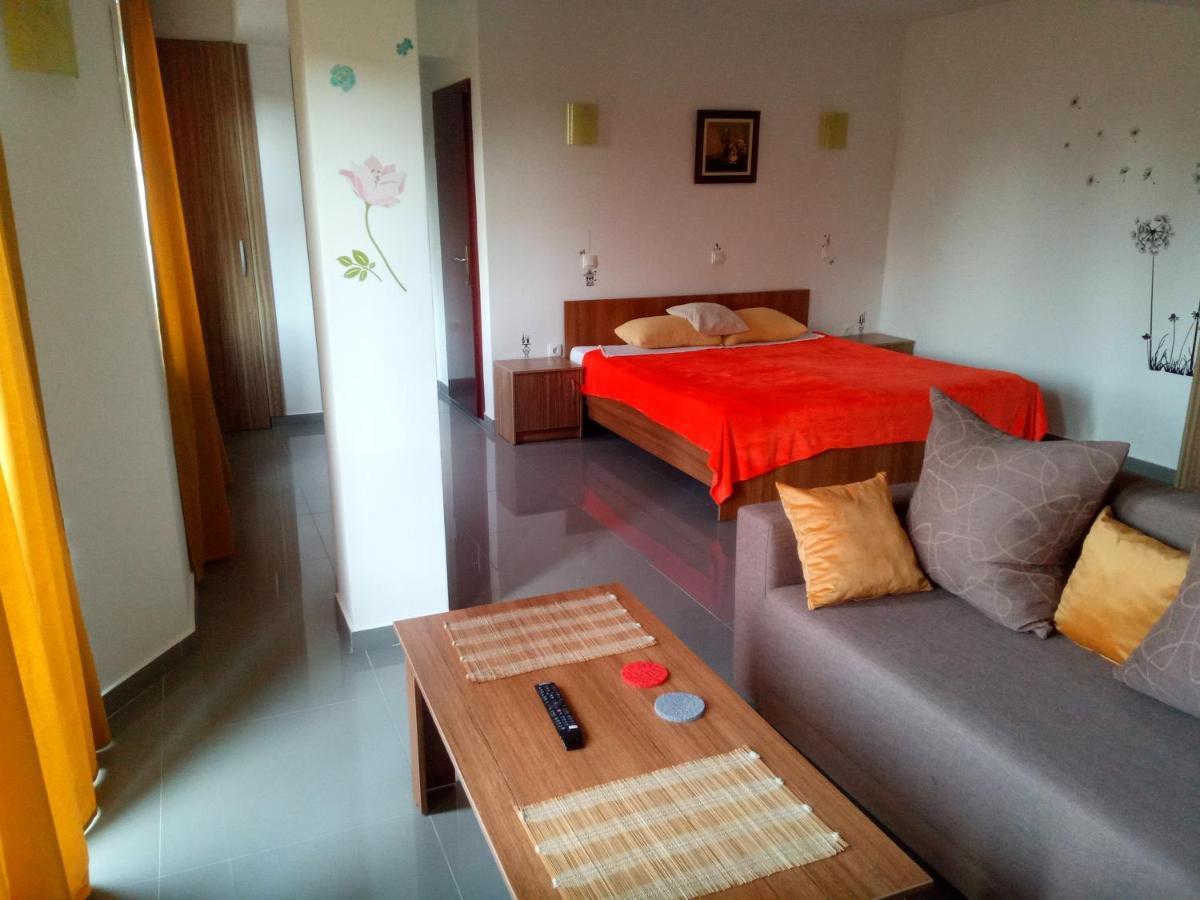 Yard House Trpejca Hotel Ohrid Ngoại thất bức ảnh