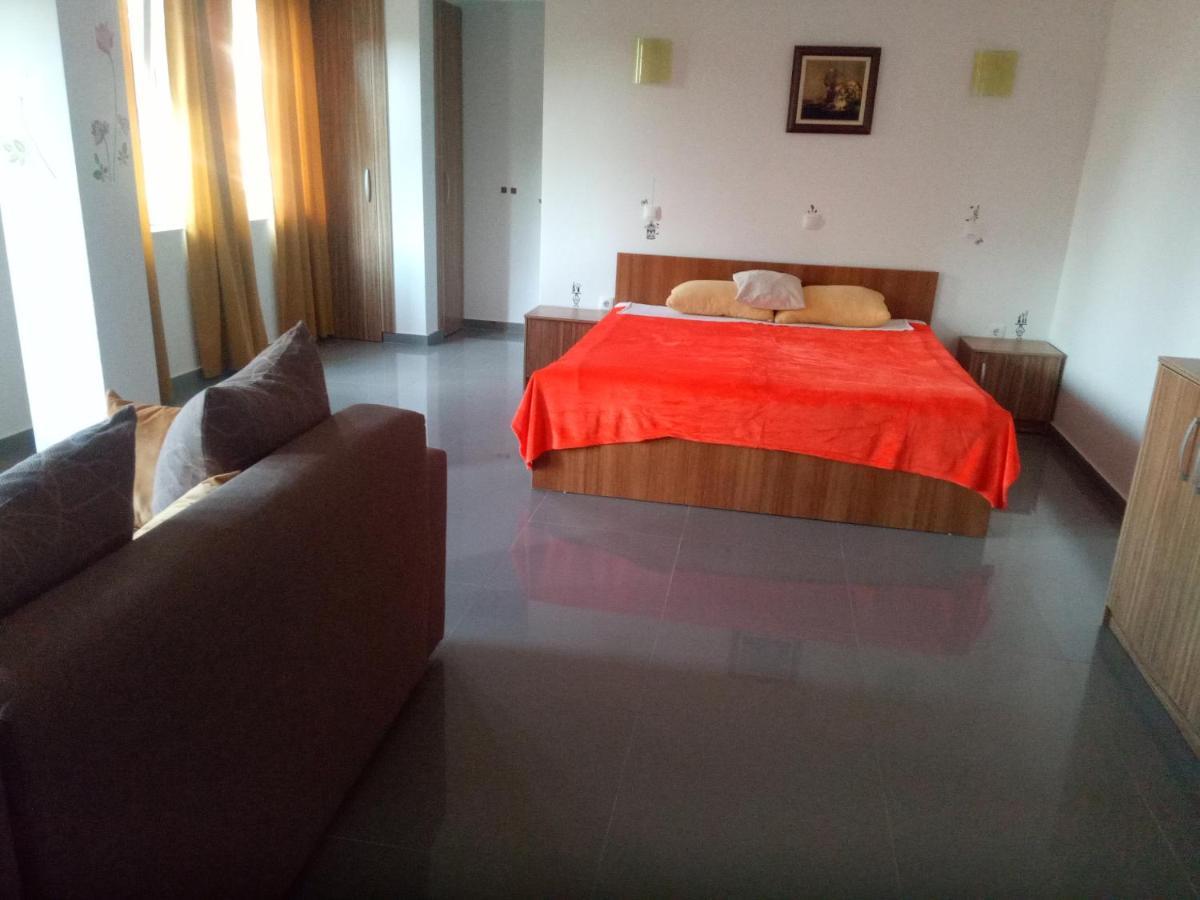 Yard House Trpejca Hotel Ohrid Ngoại thất bức ảnh