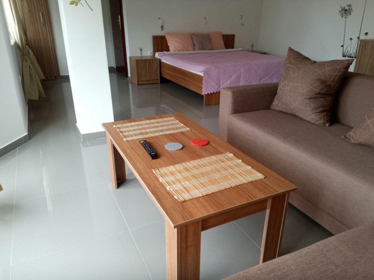 Yard House Trpejca Hotel Ohrid Ngoại thất bức ảnh