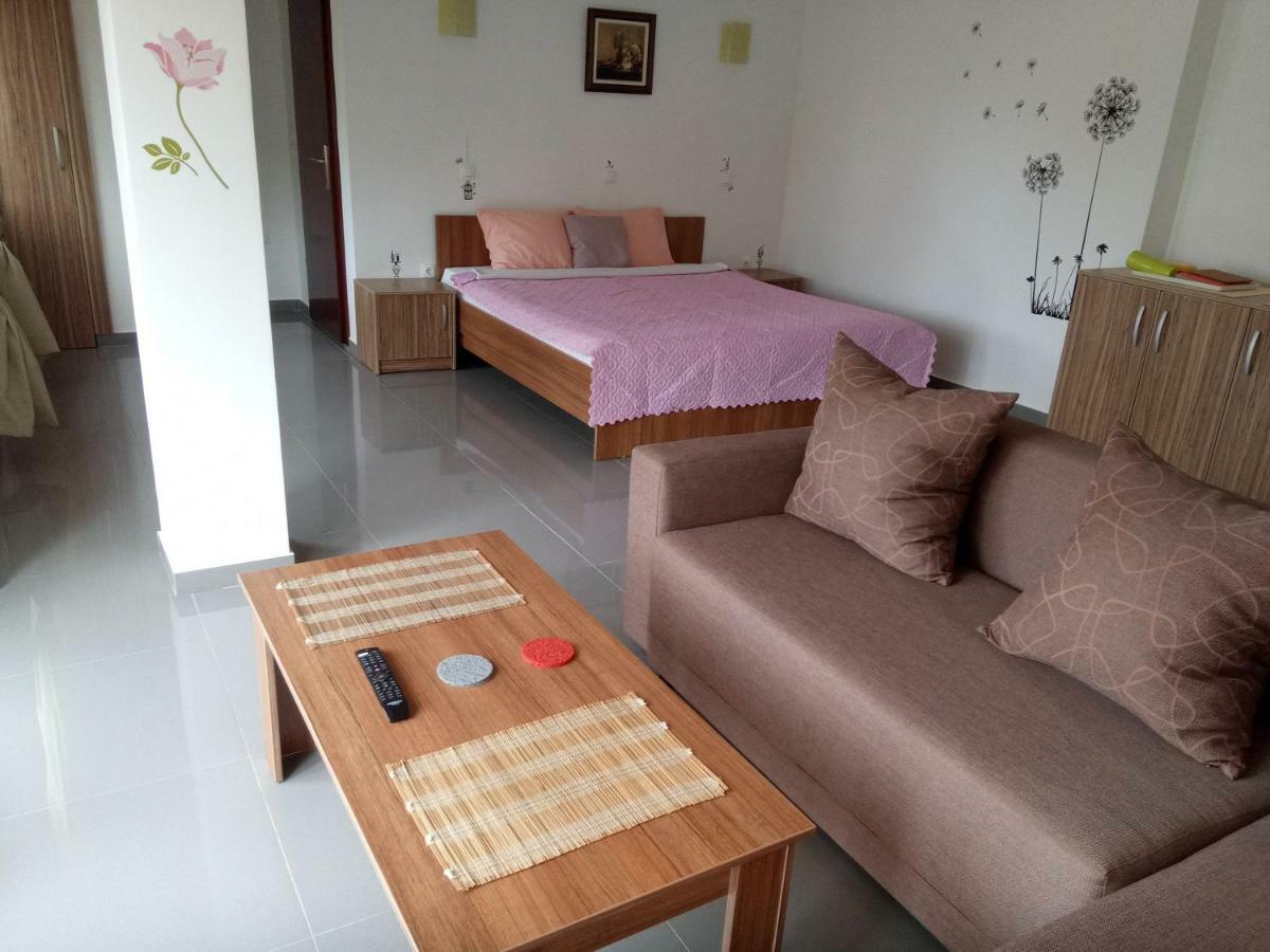 Yard House Trpejca Hotel Ohrid Ngoại thất bức ảnh