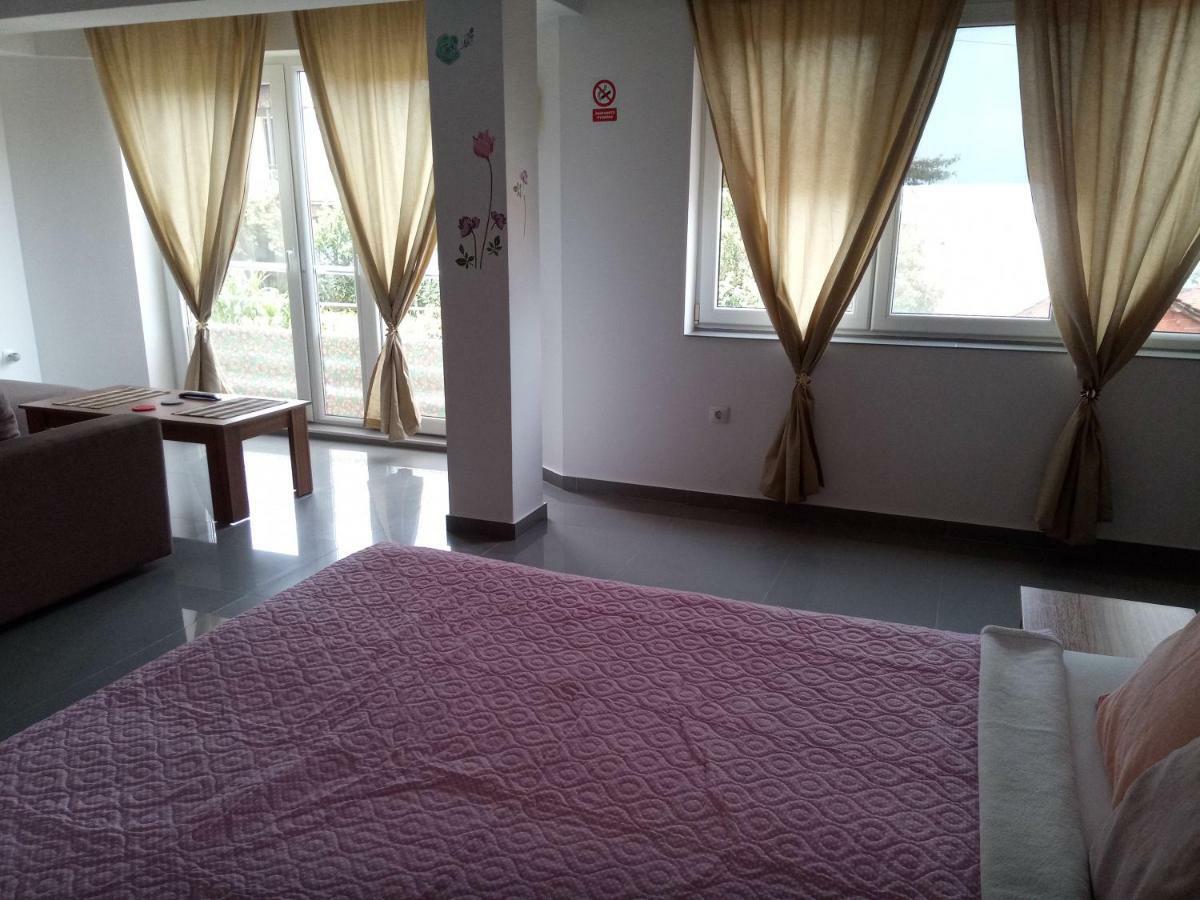Yard House Trpejca Hotel Ohrid Ngoại thất bức ảnh